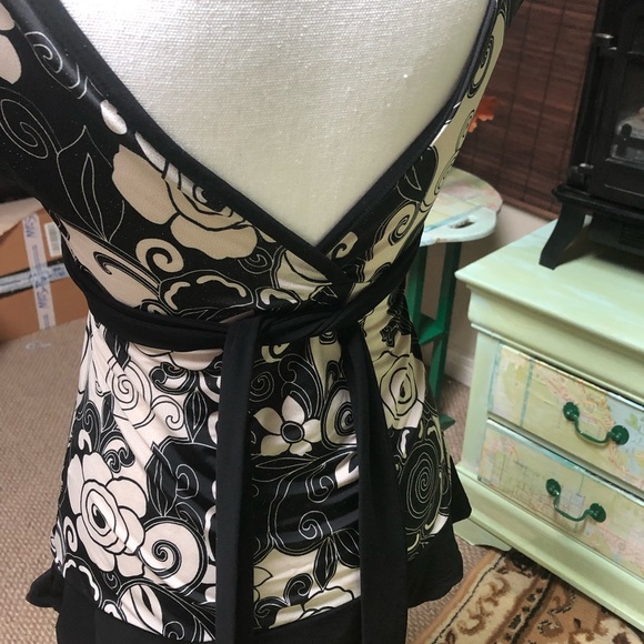 Beautiful top - Picture 3 of 4